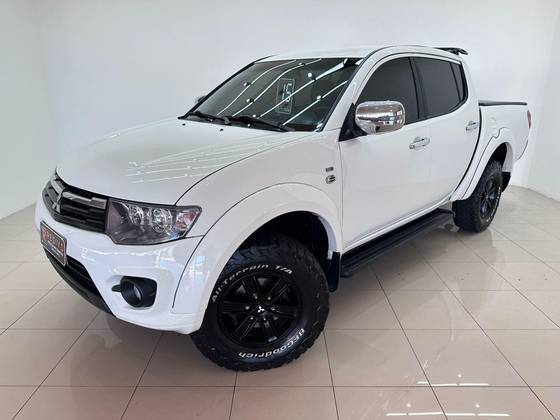 MITSUBISHI L200 TRITON 3.2 HPE 4X4 CD 16V TURBO INTERCOOLER DIESEL 4P AUTOMÁTICO